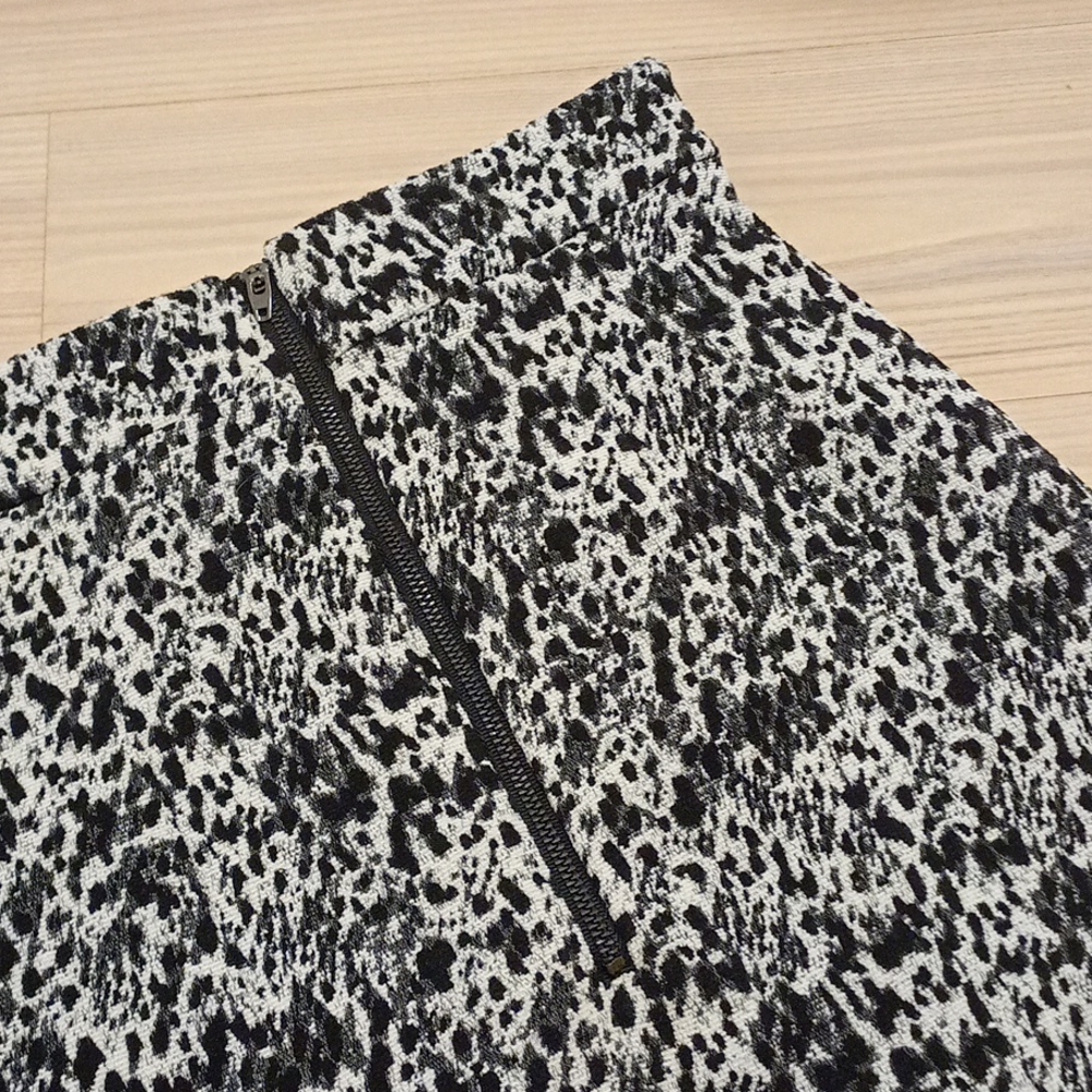 KOOKAI Wynona Textured Animal Print Black White High Waisted Mini Skirt - Picture 13 of 15